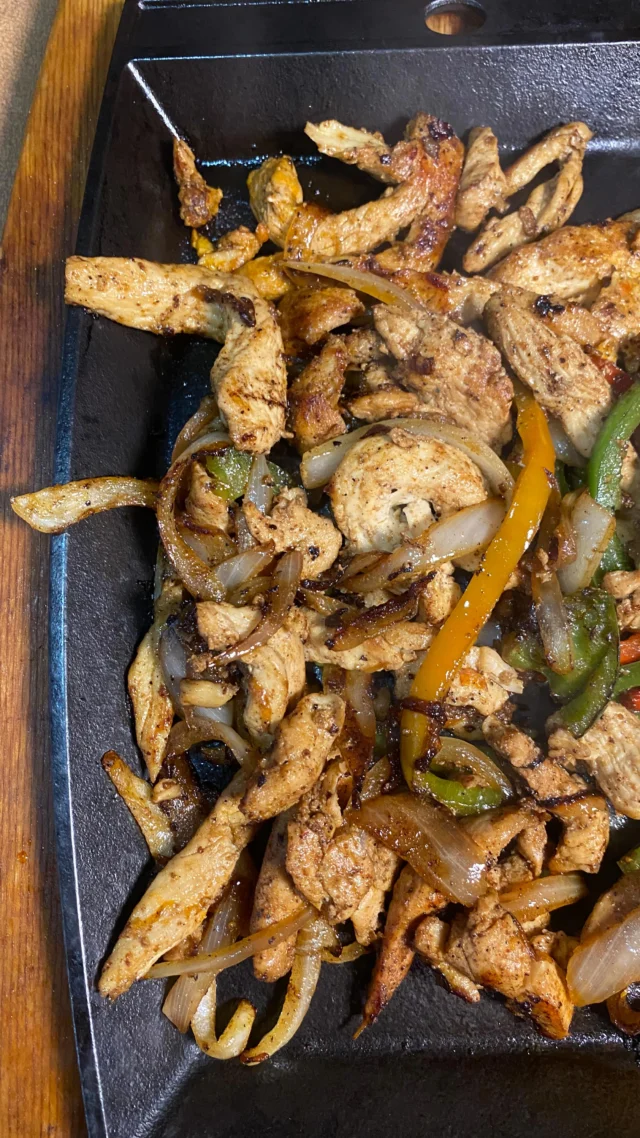 Start your week sizzling!
Fajitas starting at $9.50 and house margaritas from $3.50 only on #FajitaritaMonday at Juan’s.
Bring your appetite and your margarita mood.

*Available in Hampton, Gloucester & Newport News.

#MexicanFoodVirginia #fajitamonday #HamptonEats #GloucesterEats #NewportNewsEats